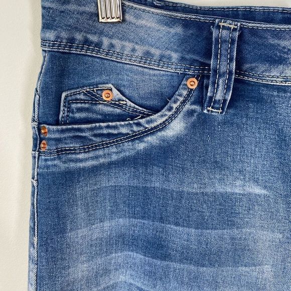 YMI Cropped Jeans Sz 31 - Picture 5 of 14